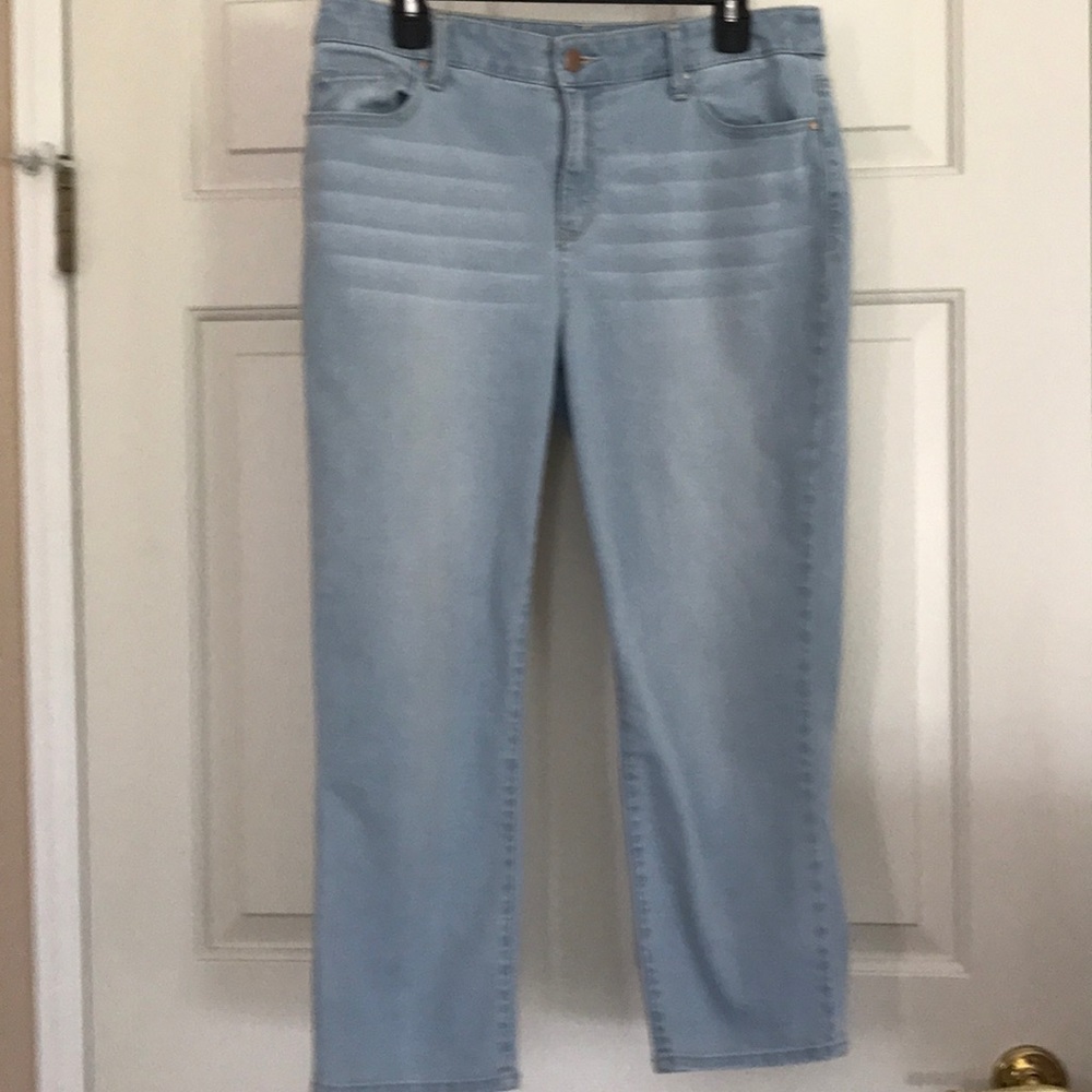 💰SOLD💰 Chico’s Platinum Crop Jeans - Picture 1 of 3